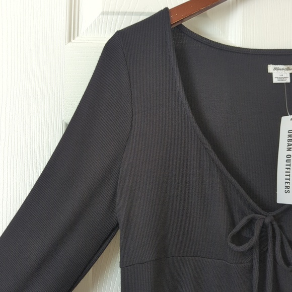 Kimchi Blue UO Quinn Ribbed Knit Ruched Scoop Neck Long Sleeve Crop Top Black L - Picture 3 of 12